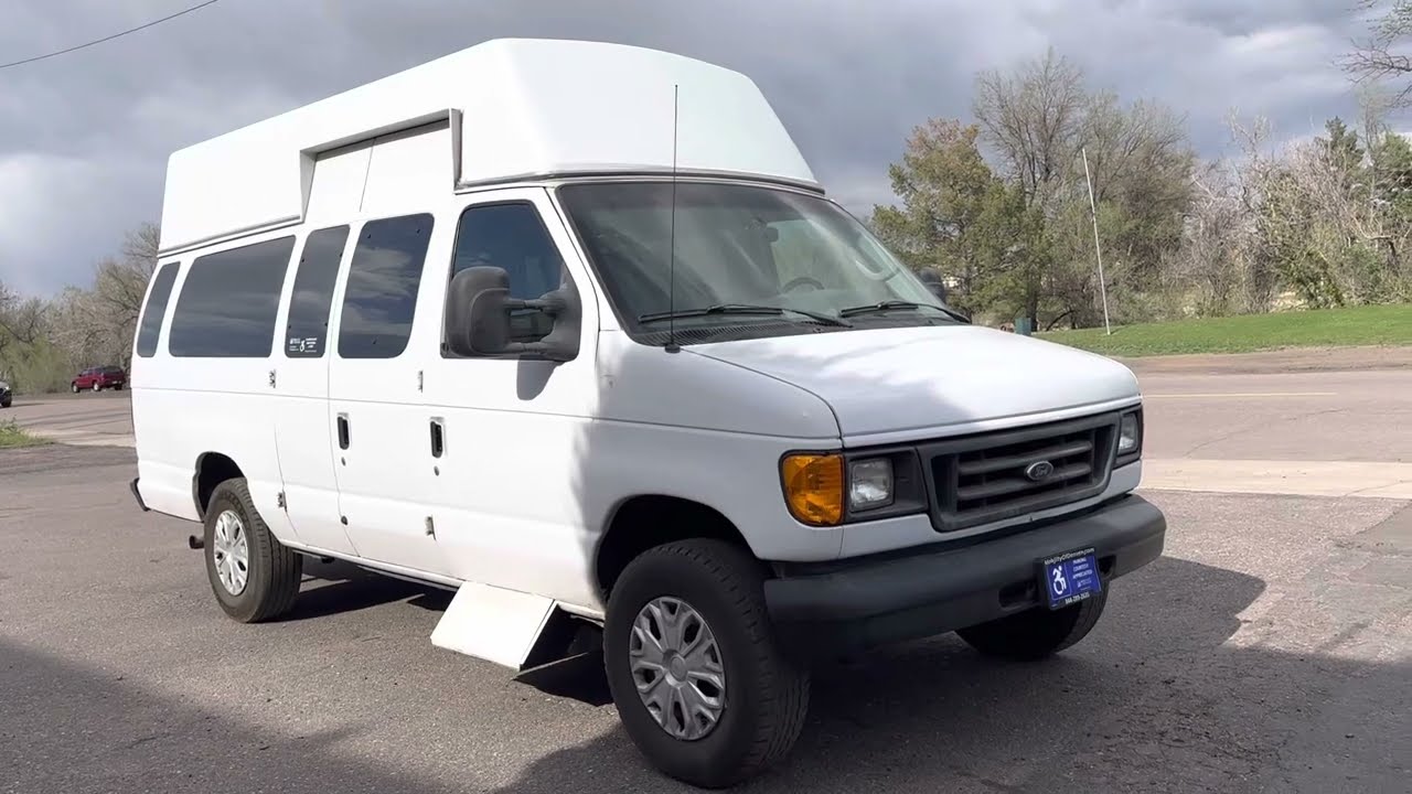 2007 Ford E-Series E-350 SD BraunAbility Power Side Entry Lift | Mobility of Denver
