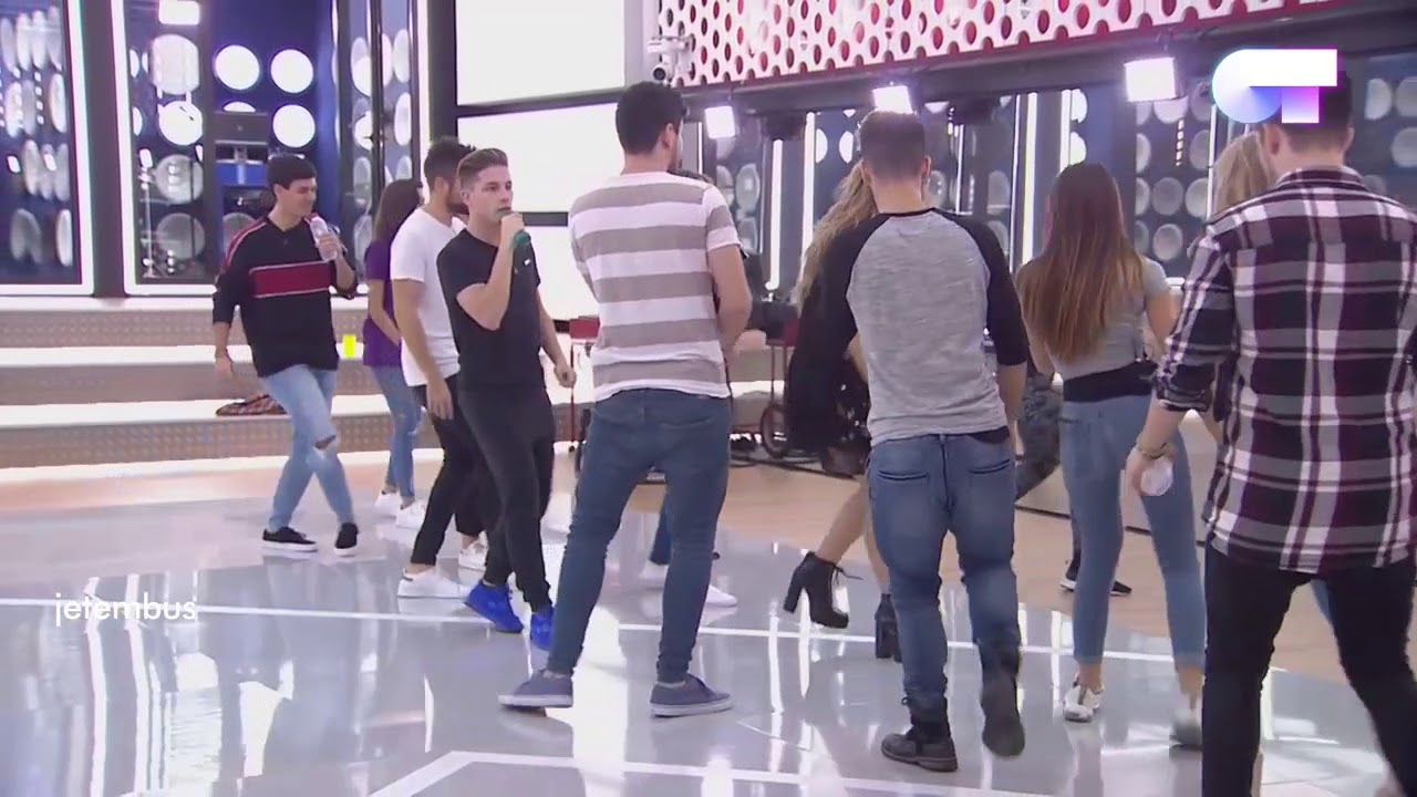Ensayan la coreografía de La Revolución Sexual con Vicky OT2017