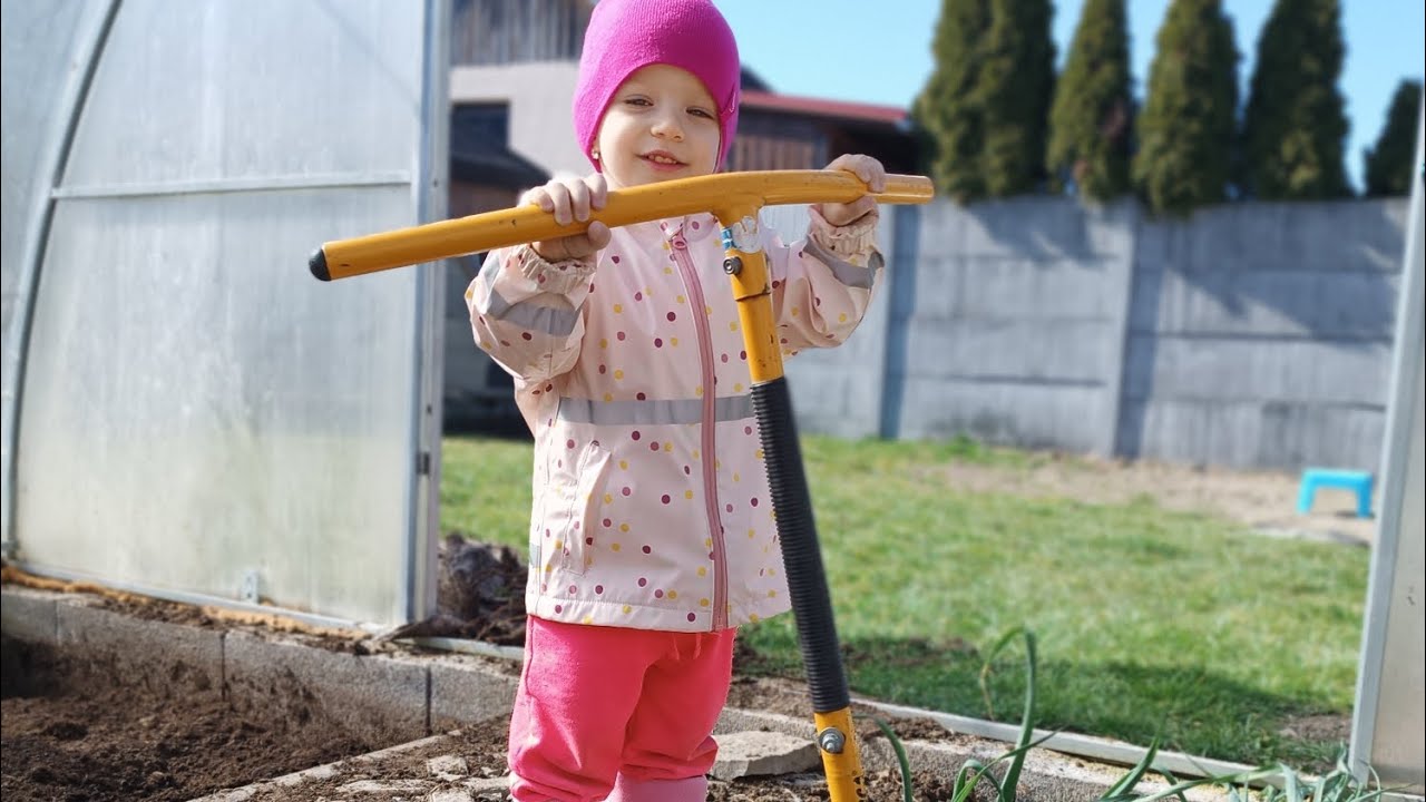 Odtiahli nám auto, renovácia lavičiek, príprava skleníka 