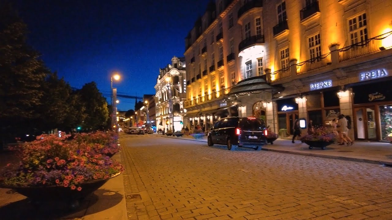 Oslo - city night walk ,Center, R&aring;dhus , Aker Brygge  , Norway FPV