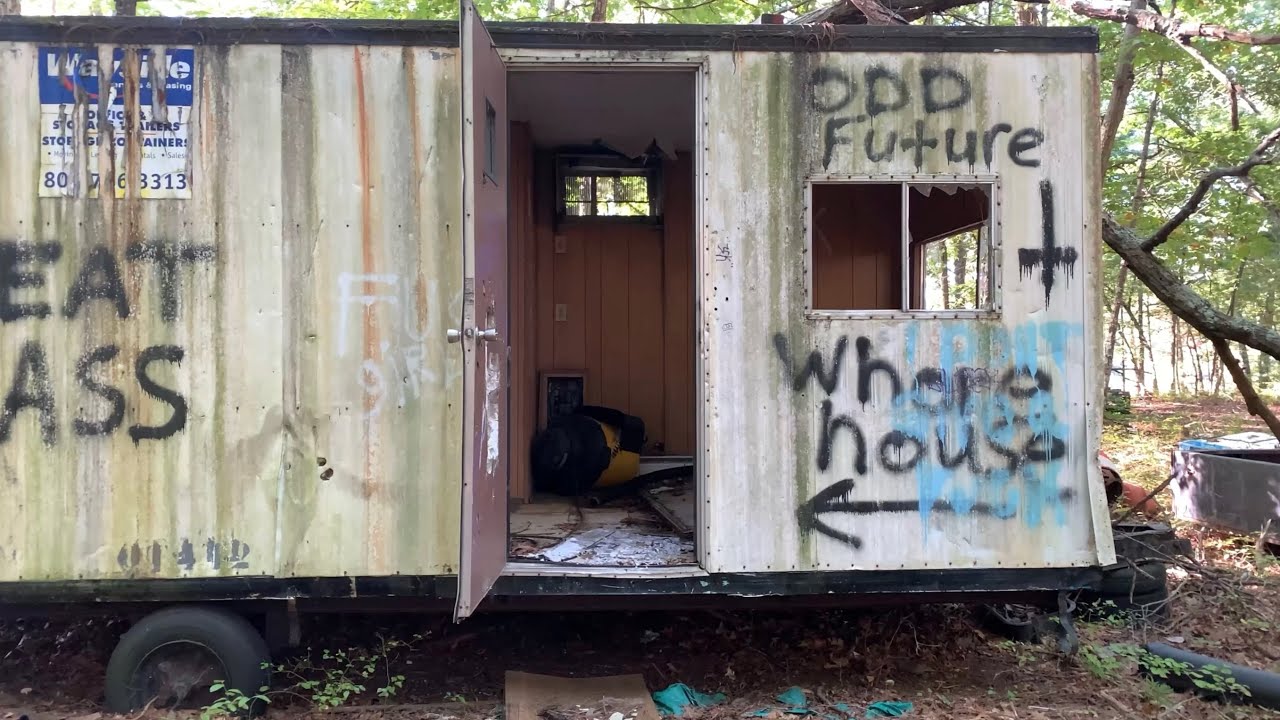 Exploring an abandoned trailer park￼