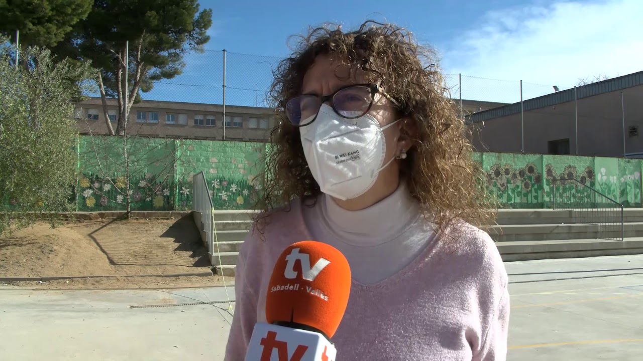 L’Escola Teresa Claramunt demana a les naus de la vora que treguin la uralita dels seus edificis