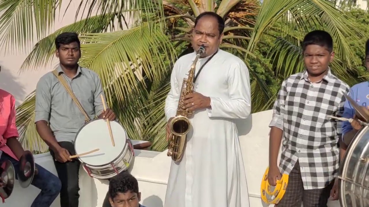 Teninimailum yesuvin namam (தேனினிமைலும்