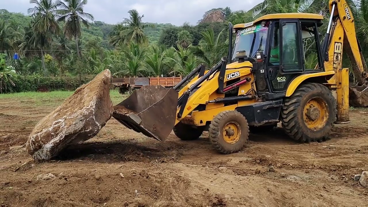 JCB Digger Cleaning Field, Removing Stones & Leveling Ground. #cleaning #jcb #site 