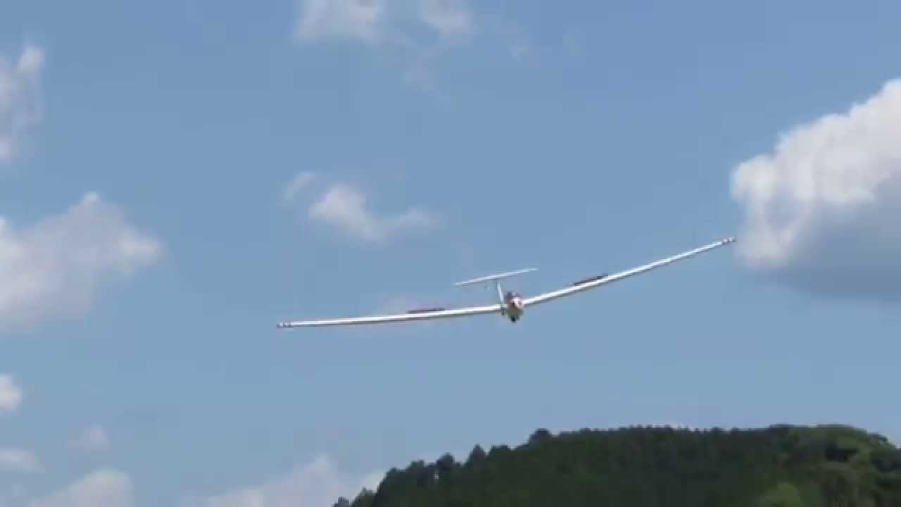 Grob G103 Twin II landing at Hamakita