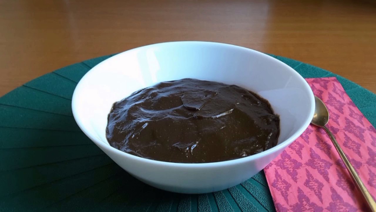 Raw avocado cacao mousse. Mousse de avocado cu roscove/carob. Шоколадный мусс из авокадо.