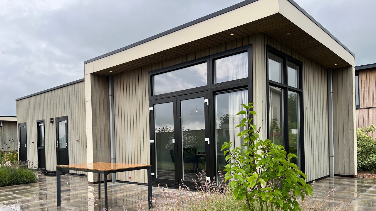 Cube La Mer nabij de IJssel op EuroParcs Marina Strandbad te koop.
