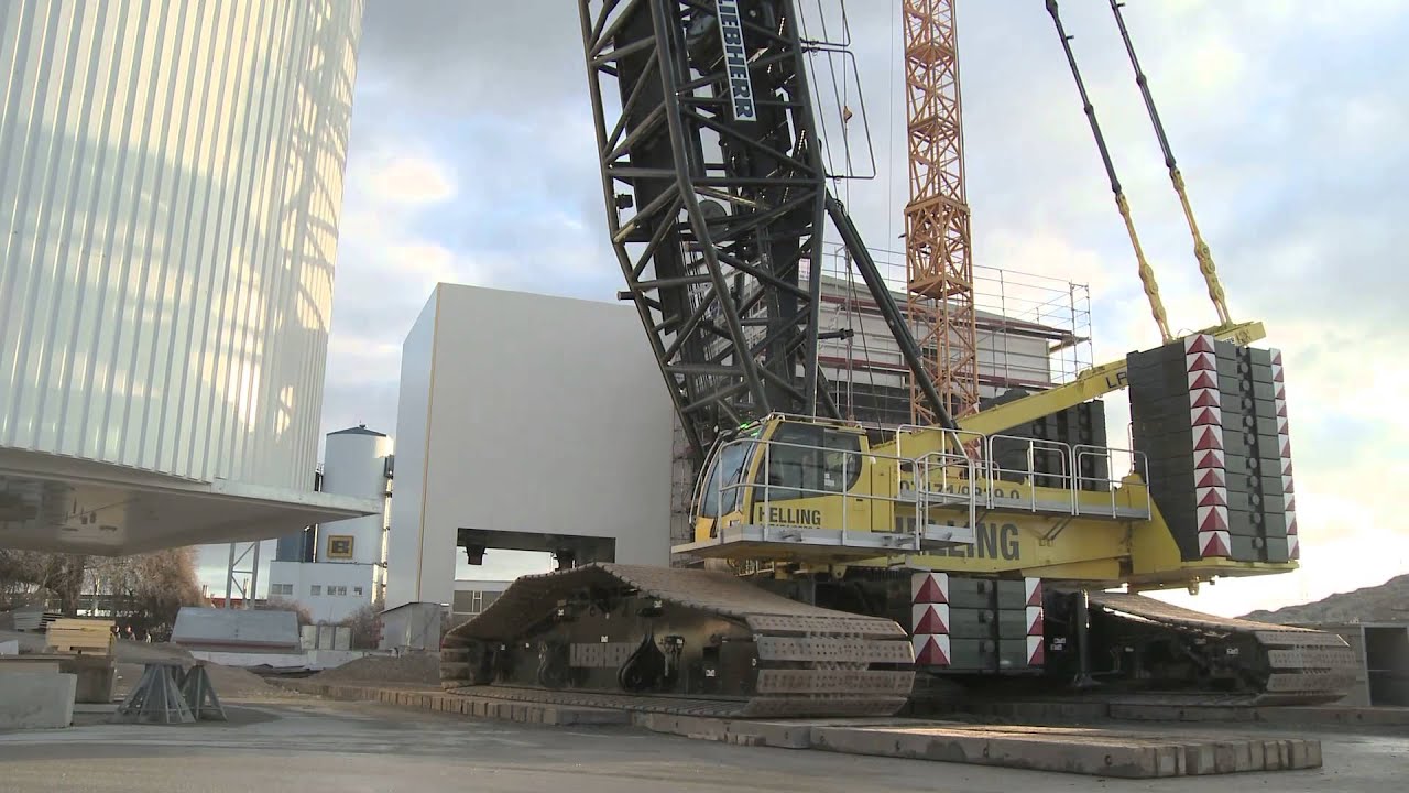 Liebherr - LR 1600/2 (assembly of a Mixing Tower)