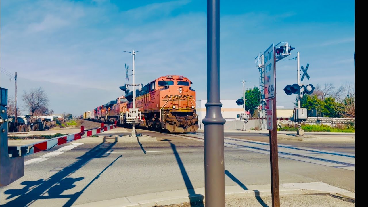 BNSF 9280 leads a manifest through Florin CA with a FXE SD70ACE
