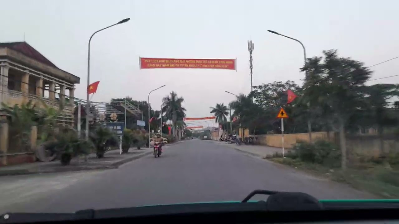 Con Đường thân quen trên quê hương .