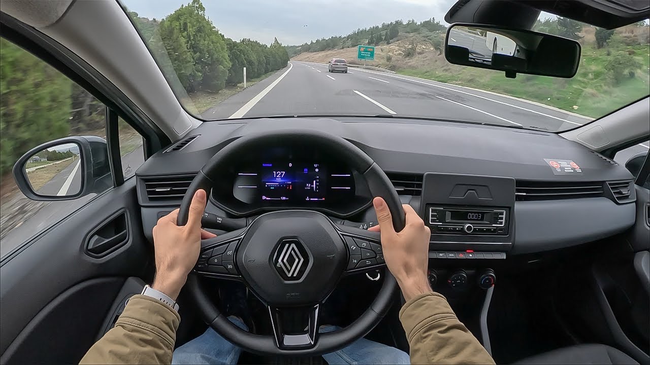 Renault Clio 1.0 TCe 2023 - jazda pr&oacute;bna z punktu widzenia kierowcy