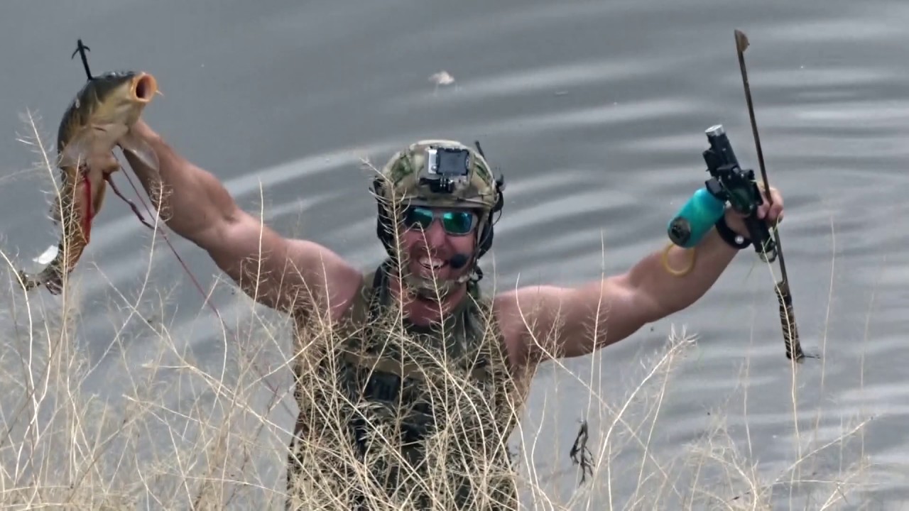 Extreme Instinct Atlatl Carp Fishing with Matt Wright
