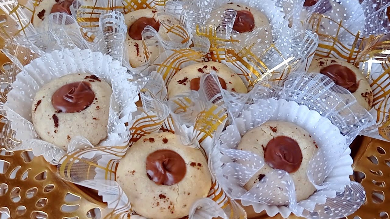 غريبية الزيت بالجوز والشكولاطة هدي الوصفة لي رايحة دير حالة فاليوتيوب بنينة وتذوب فالفم