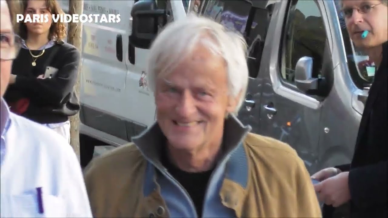 DAVE arrive &agrave; l'avant premi&egrave;re du film Le Nouveau Jouet @ Paris le 9 octobre 2022