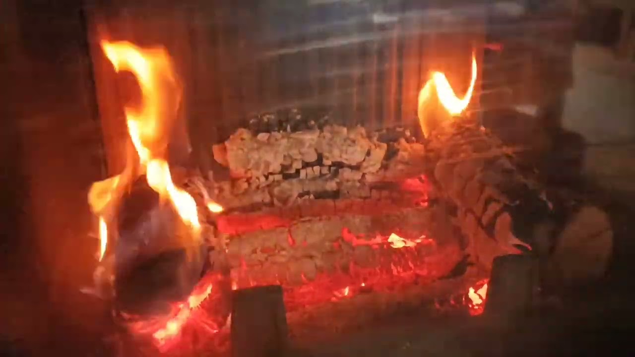 Palenie drewnem w kominku 