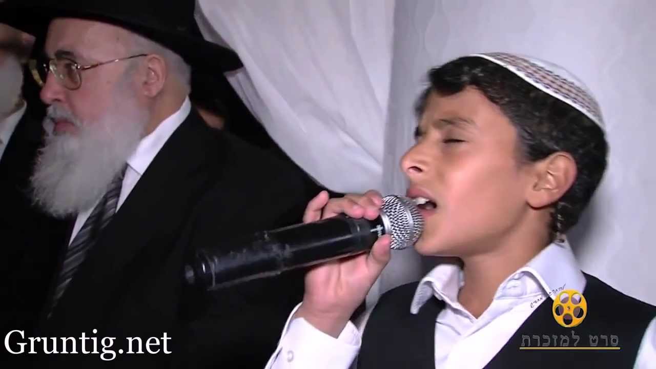 Uziya Tzadok -Kochav Meir | Live At Chuppah עוזיה צדוק בחתונת נכדת הרב עובדיה זיע