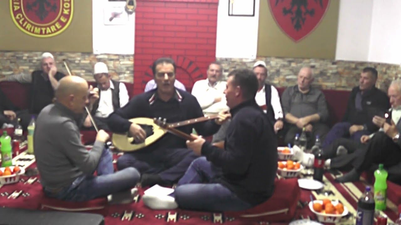 FATMIR BAJRA EDHE GRUPI =KENG PATRIOTIKE = ne likovc te rrusta