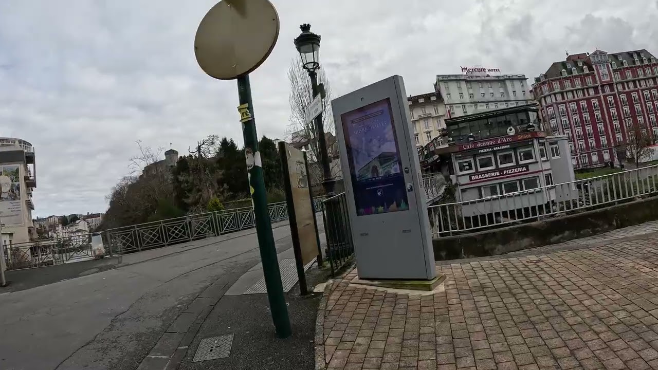 Walking from Hotel Cristo Rey Lordes, France  to Paradise hotel bus stop Sunday 4 Jan 26