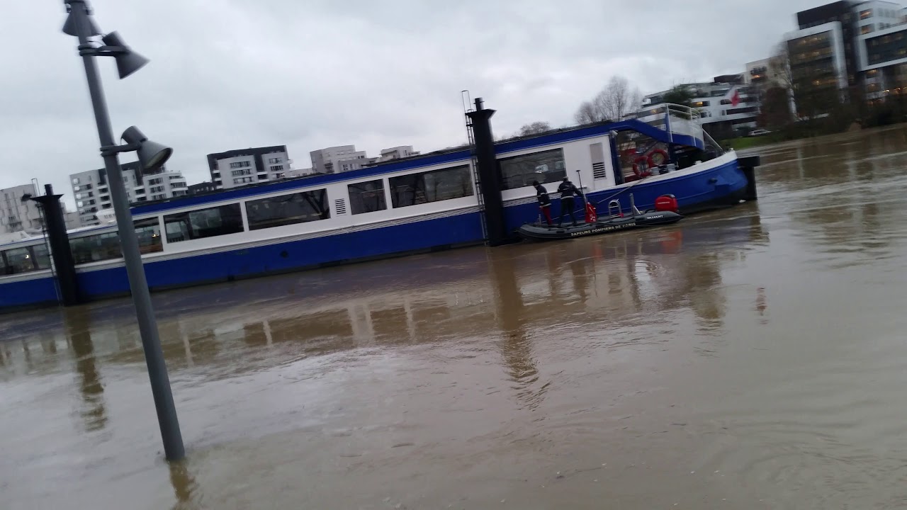 Une péniche coule à alfortville le 25/01/2018