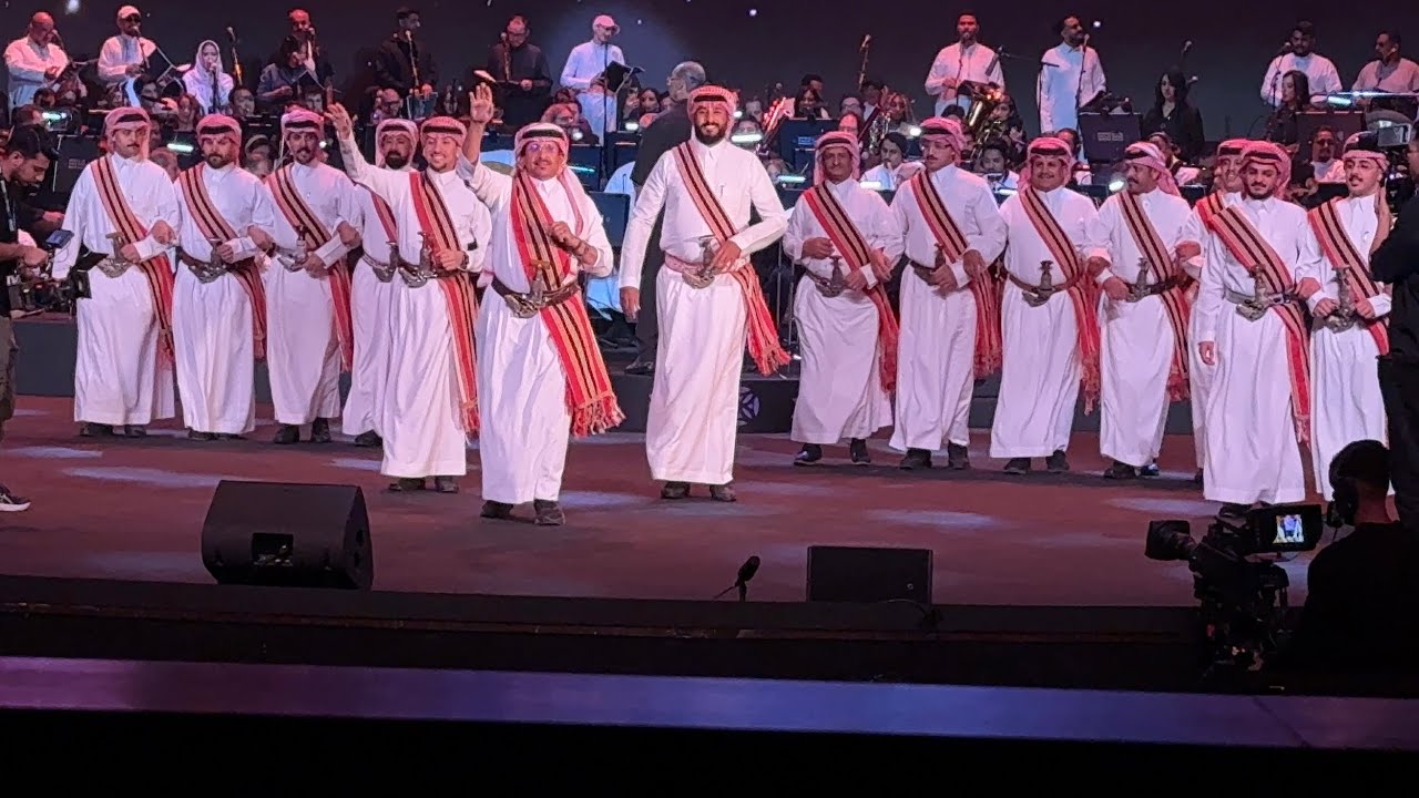 مشاركة فرقة شهران للفنون الشعبية في روائع الاوركسترا السعودية بمسرح مركز الملك فهد الثقافي بالرياض 