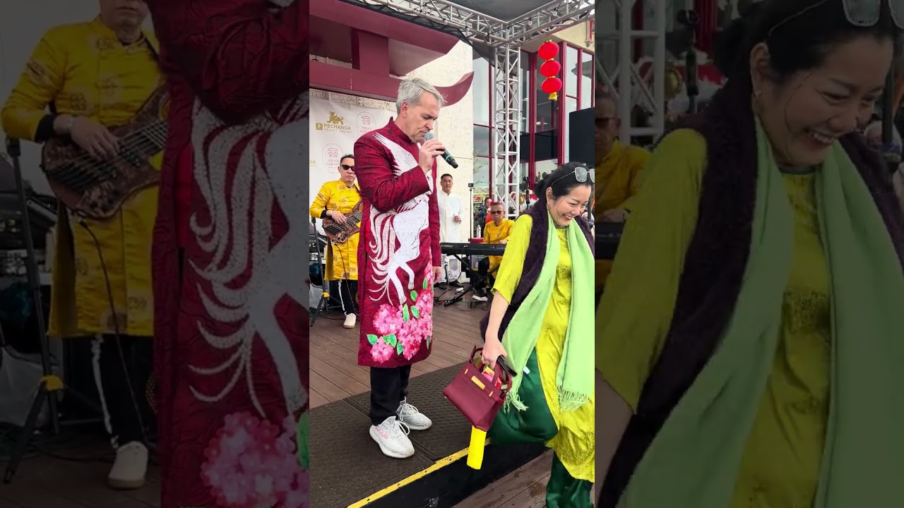 Ca sĩ  richard bích tuyển hát mong một tết tại Asian phục lộc tho Mall