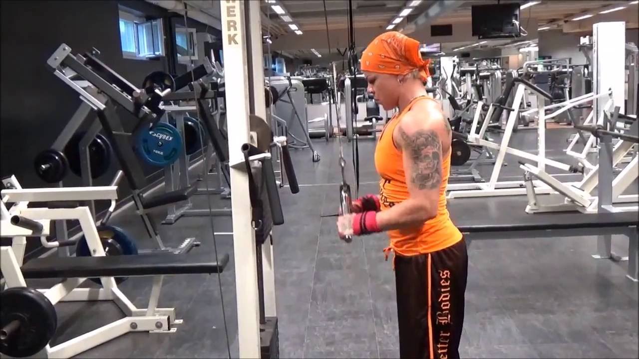 Nopea olkap&auml;&auml; & ojentaja treeni