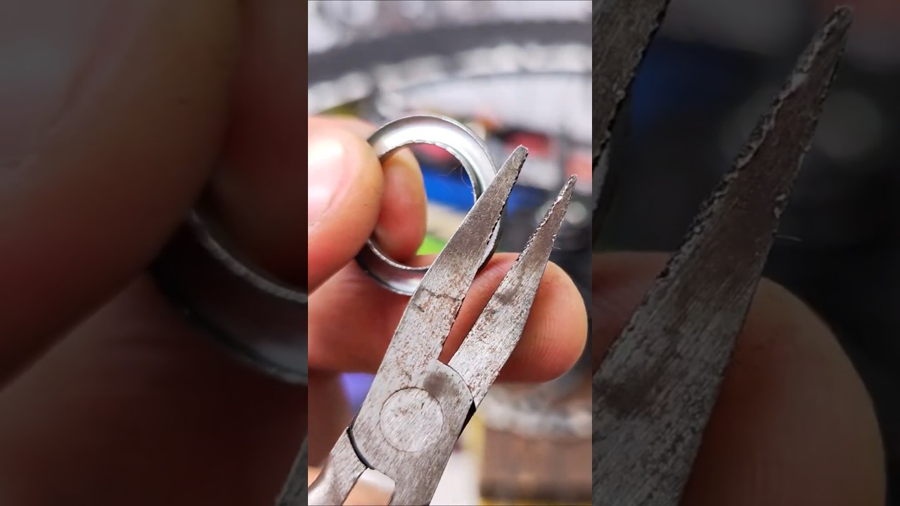 How to secure the dust cap on a bicycle wheel hub cone and why the metal dust cap is important