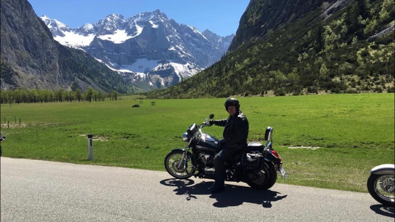 Zum Alpengasthof Eng mit Kollegen(Kawasaki VN900 Costum)