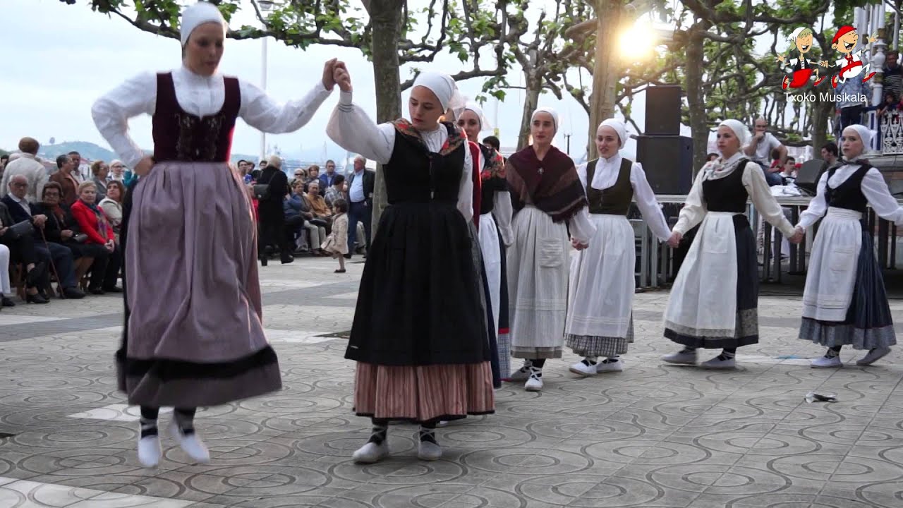 201405101401 Duguna Dantza Taldea Portugaleteko IX  Folklore Azokan