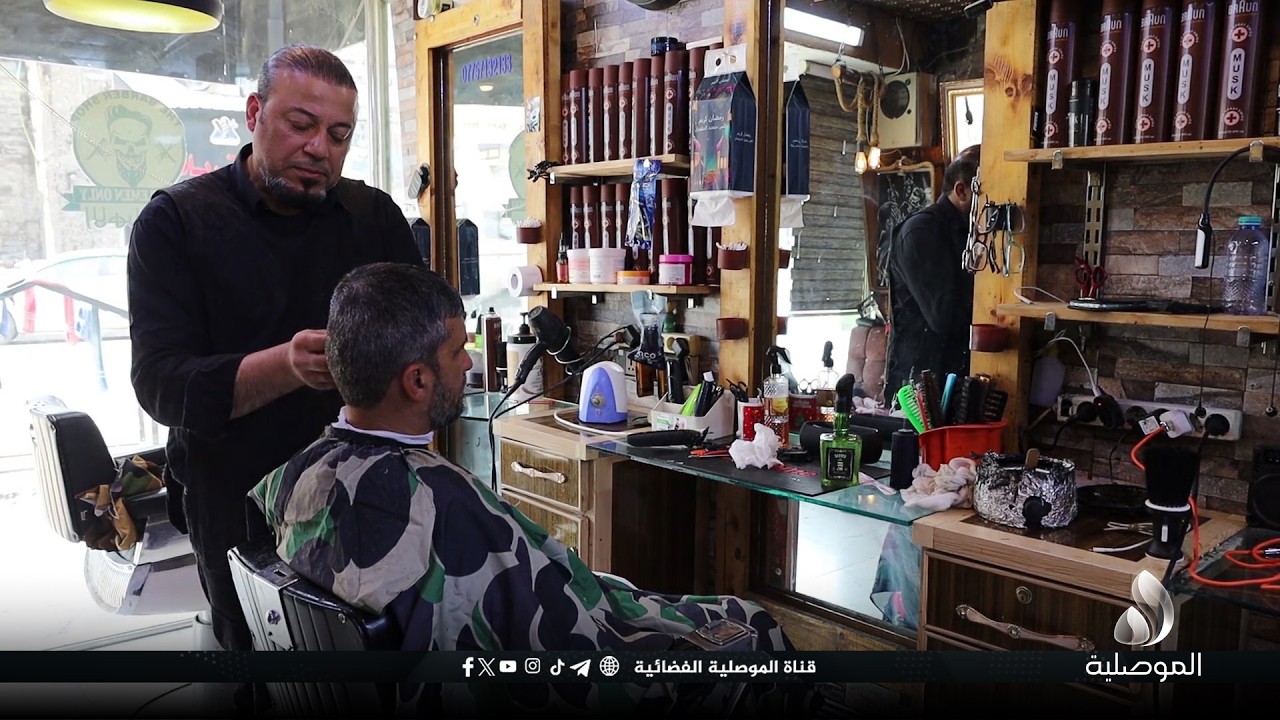 كاميرا الموصلية ترصد إقبال المواطنين على محال الحلاقة قبل عيد الفطر المبارك