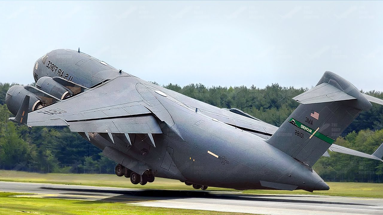 Screaming Engines ! Super Heavy US C-17 Try to Short Takeoff at Full Throttle