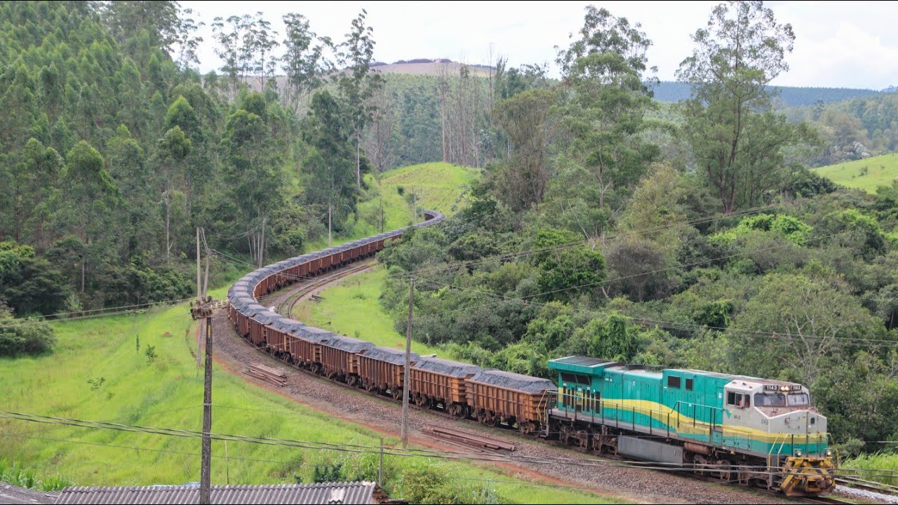 TREM DA VALE COM QUASE 200 VAGÕES E APENAS 2 LOCOMOTIVAS DESFILANDO SOBRE OS TRILHOS DA EFVM