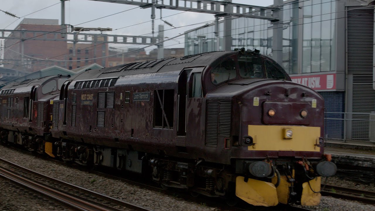 The Heart of Wales Explorer thrashes though Newport (South Wales)