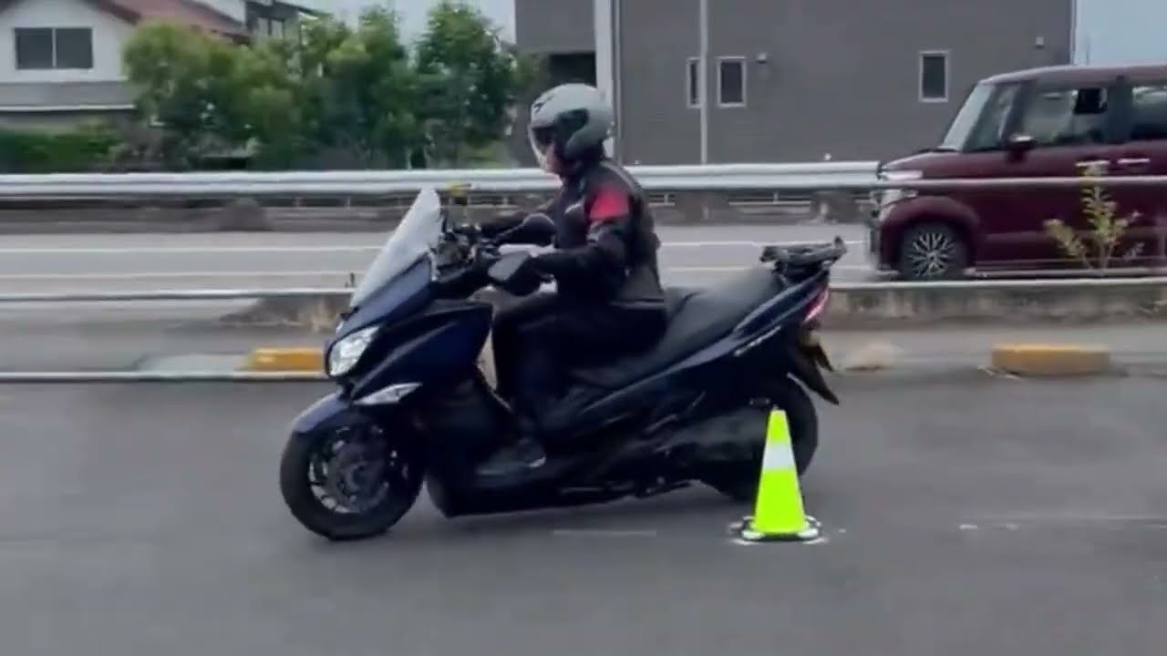 バーグマン400でスラローム＆一本橋