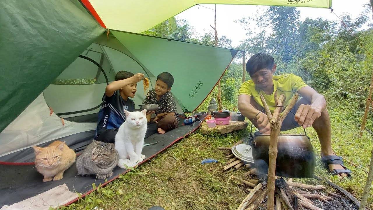 CAMPING HUJAN DERAS DAN PETIR ‐ 3 KUCING PETUALANG BOBO MANIS DALAM TENDA (Dragon Galau)
