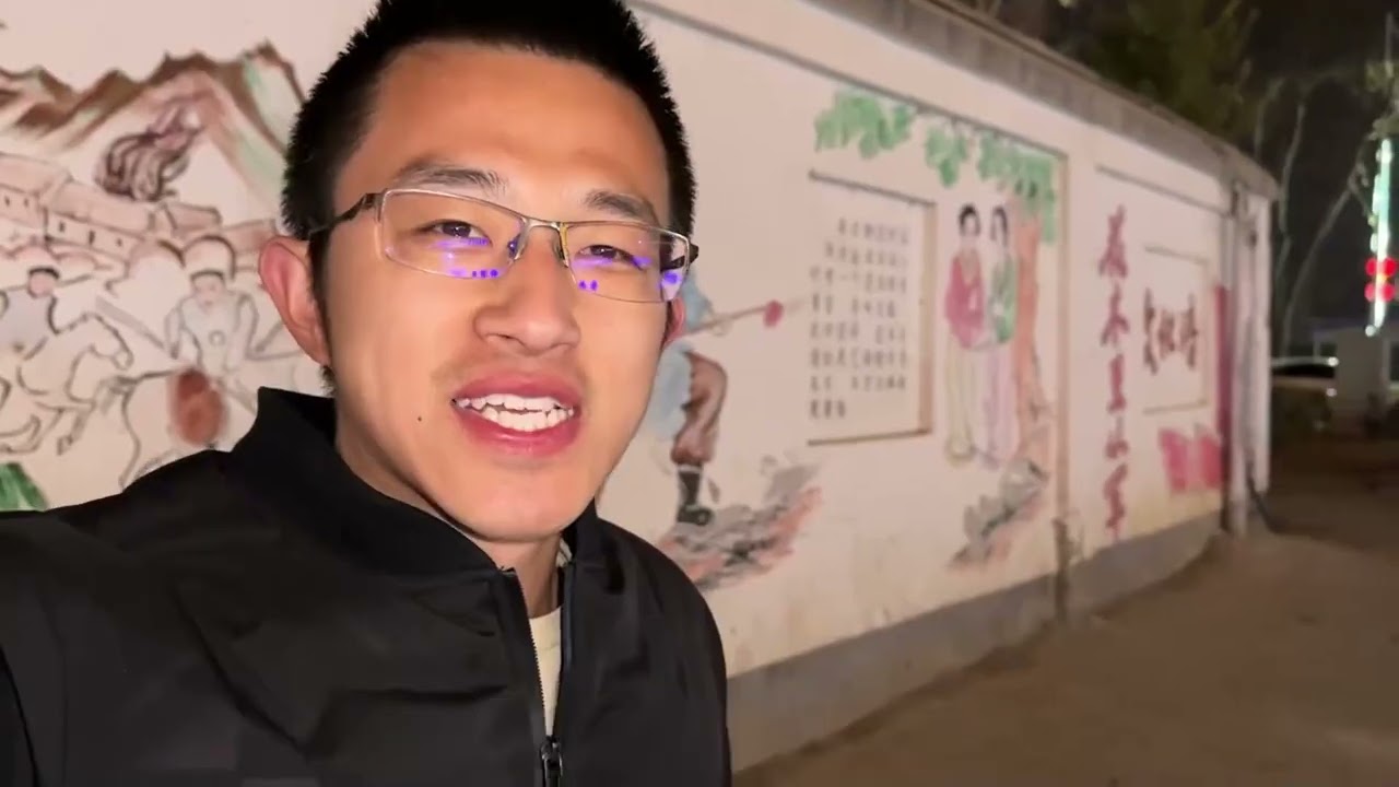 锅哥摆摊遇到意外，只能连夜处理香蕉，最后还是被老板上了一课 #关注扶贫助力攻坚 #我的年味故事 #返乡创业青年