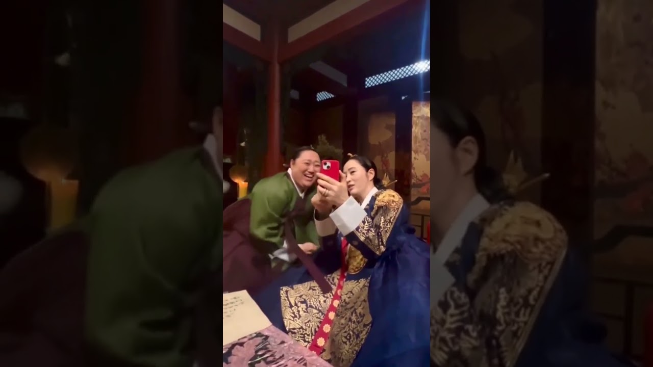 BTS Under The Queen's Umbrella | Funny Park Jun Myun & Kim Hye Soo 😹 Netflix 슈룹