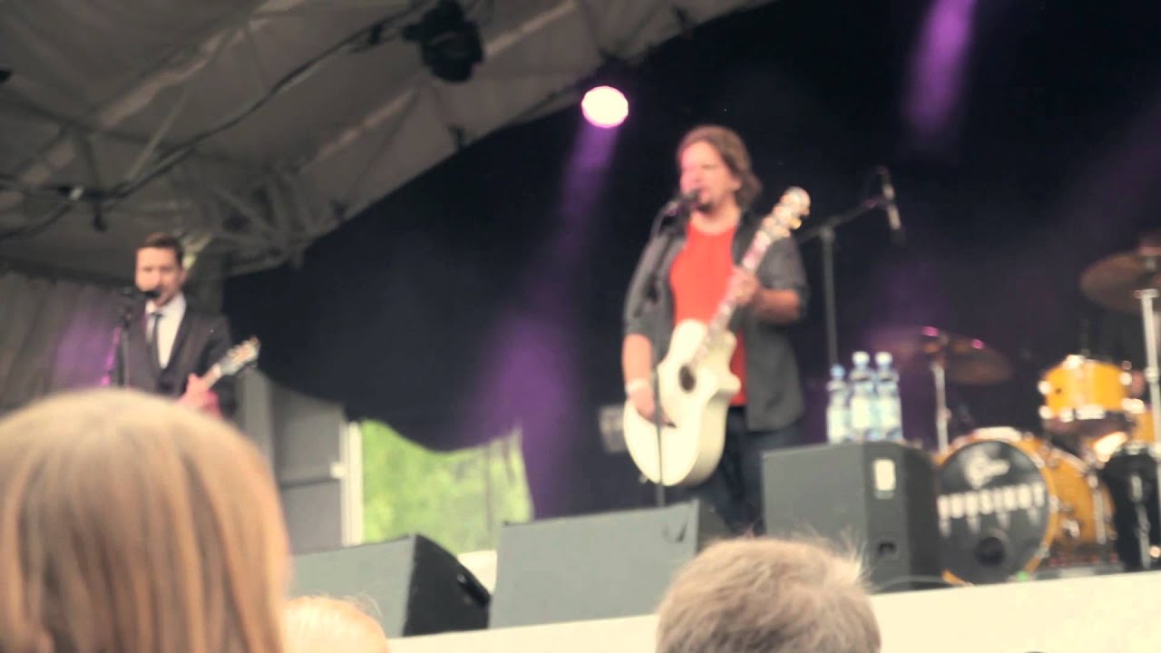 Ismo Leikola - Moottoritie On Kesken [Live @ Kivenlahtirock 2015]