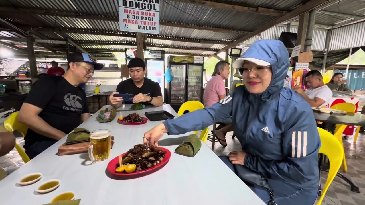 TEMPAT DAGING BABI PALING BANYAK.!!!! Singgah Makan SINALAU BAKAS Bersama TUMATIK..//