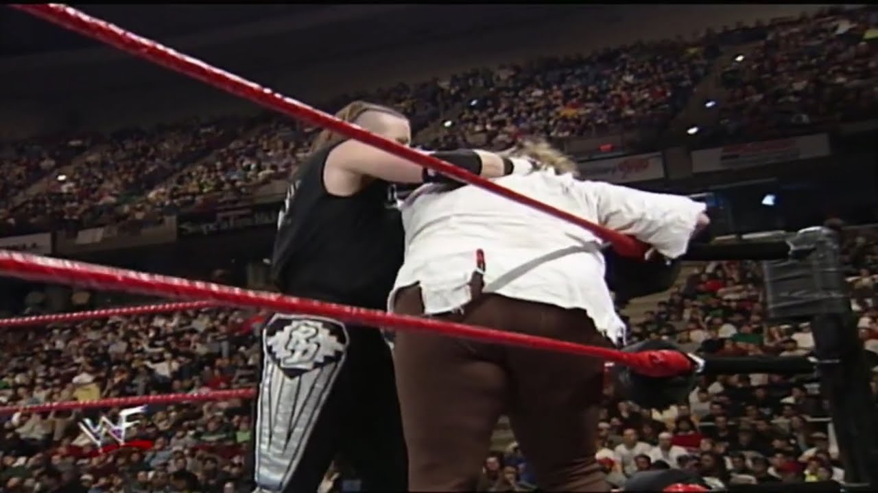 Road Dogg vs Mankind WWF Hardcore Championship Match - RAW IS WAR 28/12/98 (1/2)