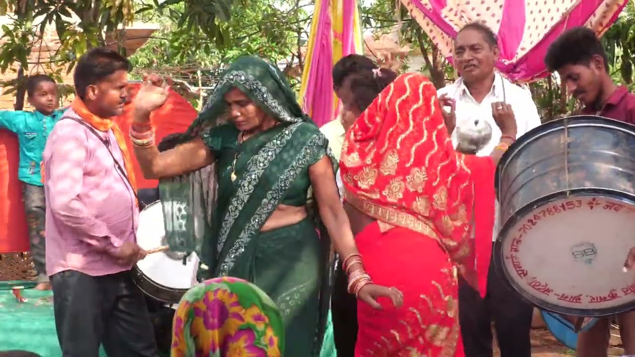Rewa Madhya Pradesh ke Gaon ki Mahilao ka Bagheli Dance #बघेली_डांस_रीवा #dance #baghelidance #desi 