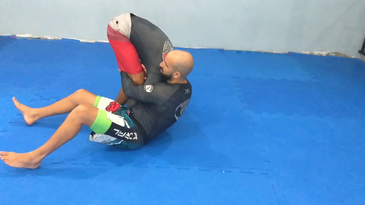 Defesa de queda + tri&acirc;ngulo de m&atilde;o