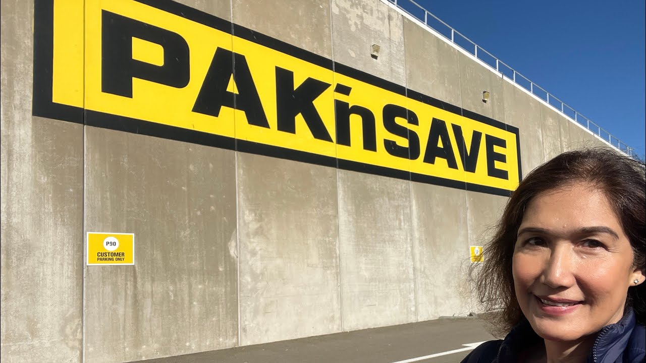 PORIRUA, NEW ZEALAND (Pak n Save , North city mall)