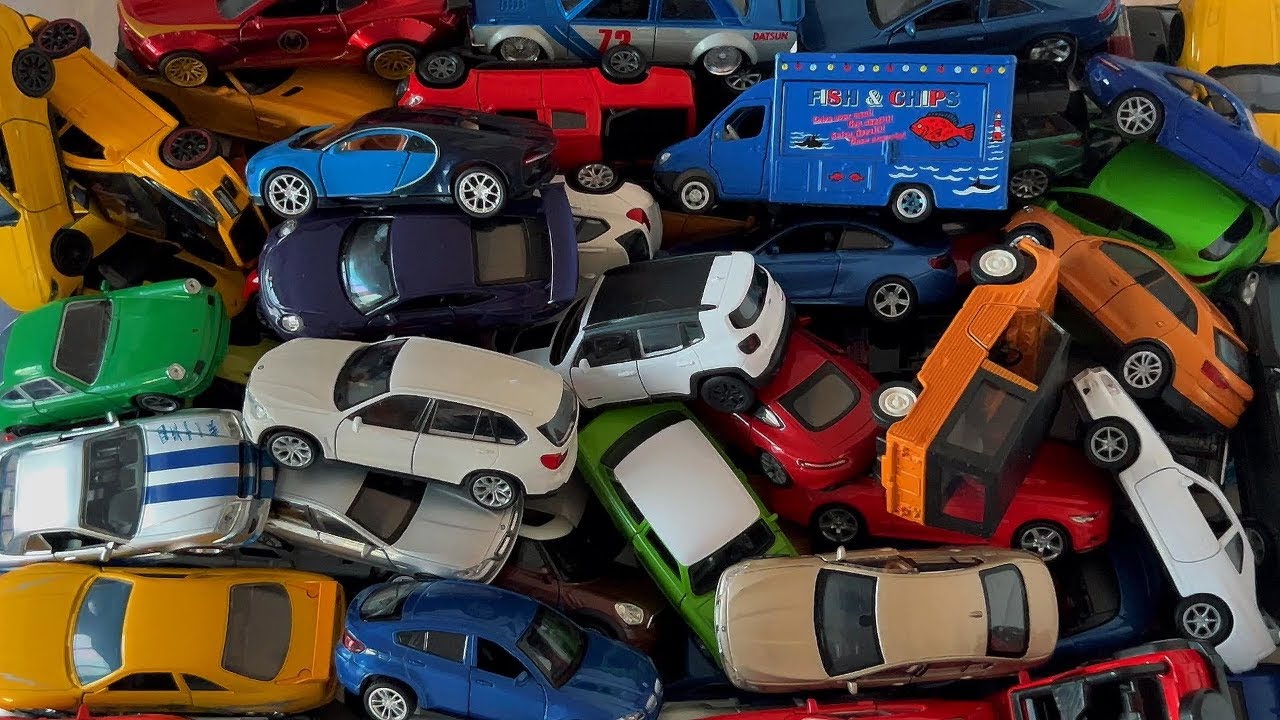 Showing Welly Diecast Cars - Detailed Diecast Models Showcase