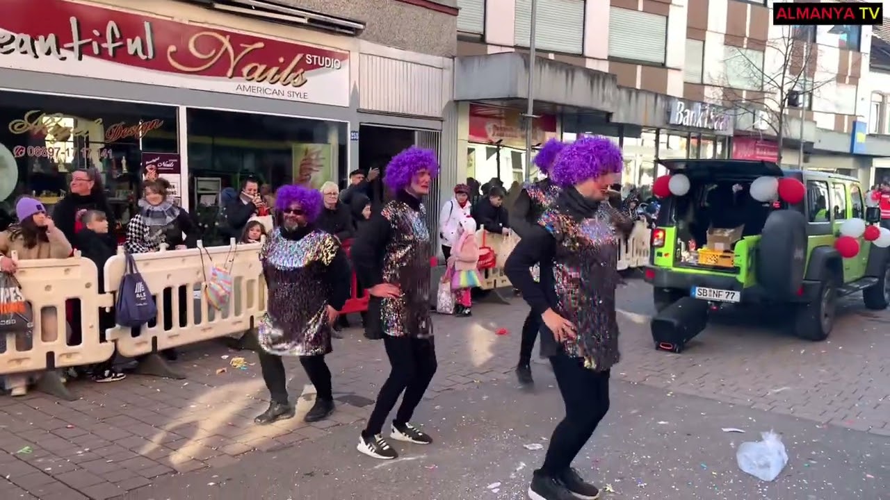 Alman’lar Karneval kutliyor. 02.03.2025 Fastnacht Umzug. Dudweiler / Saarbrücken Saarland / Almanya