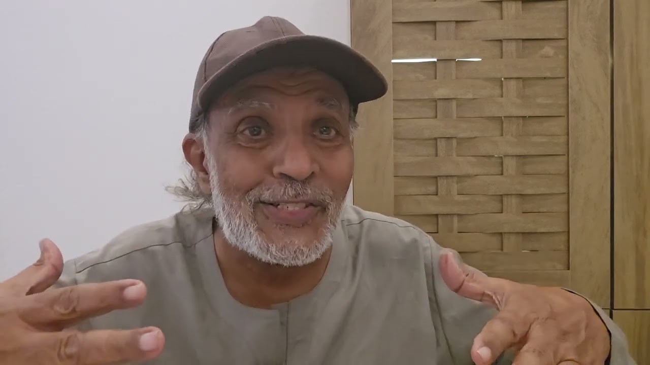 فيك انطوى سر كبير: إنه في كتاب مكنون لايمسه الا المطهرون تنزيل من رب العالمين. كن متدبر ومن المحسنين