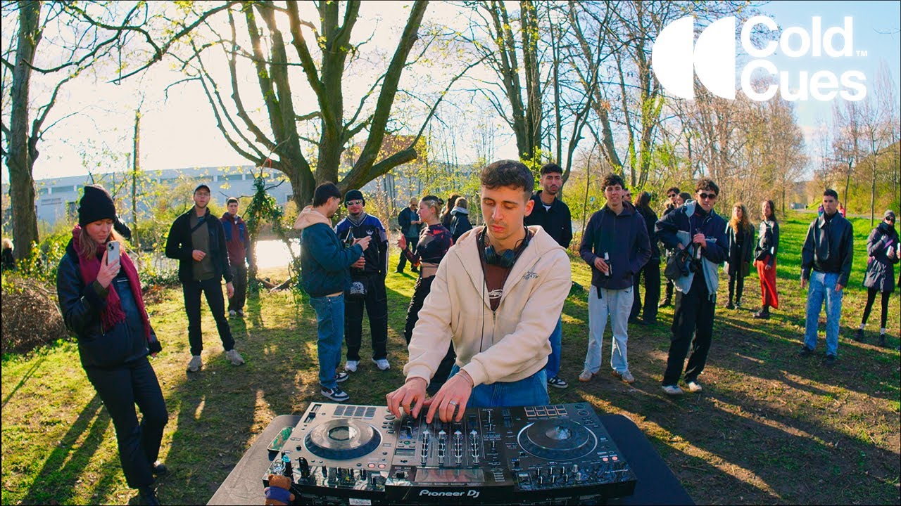 Emotional Groovy Techno Mix from a Berlin Park Party | MAURER
