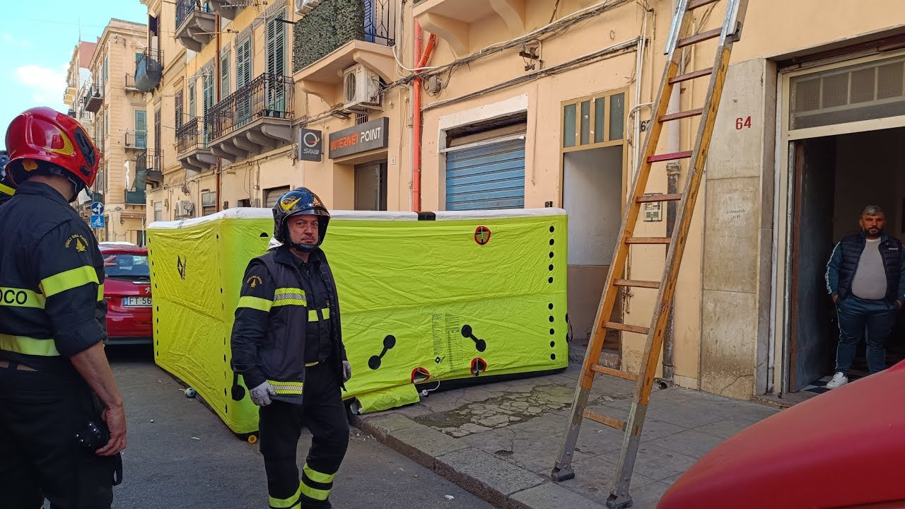 Vigili del fuoco Palermo: [PERSONA BARRICATA IN CASA]