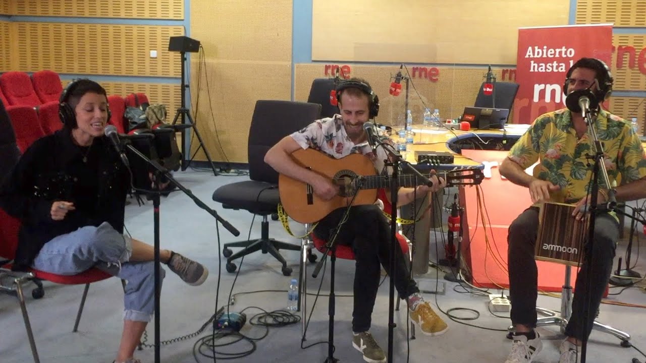 La Pegatina (feat. Travis Birds) en 'Abierto hasta las 2': 