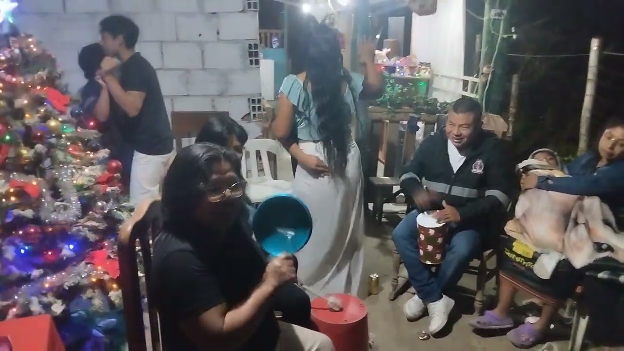 disfruten de la orquesta las palmas tristes 😸😸